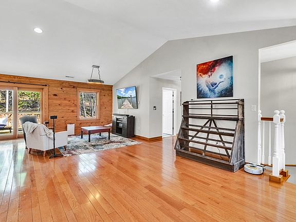 3rd image of 1093 Island Point Rd