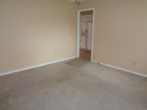 5th image of 209 Mason Dr W