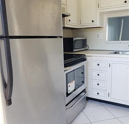 3rd image of 4705 NW 35th St APT 405