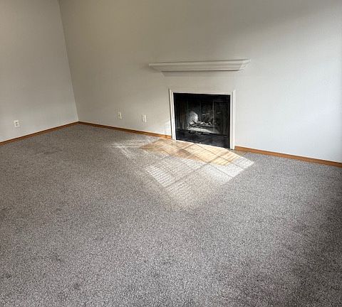4th image of 1517 205th Street Ct E