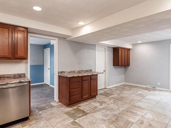 5th image of 4812 Skokie Cir