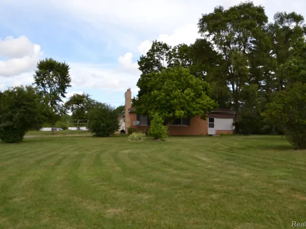 5084 Lennon Rd, Flint, MI 48507