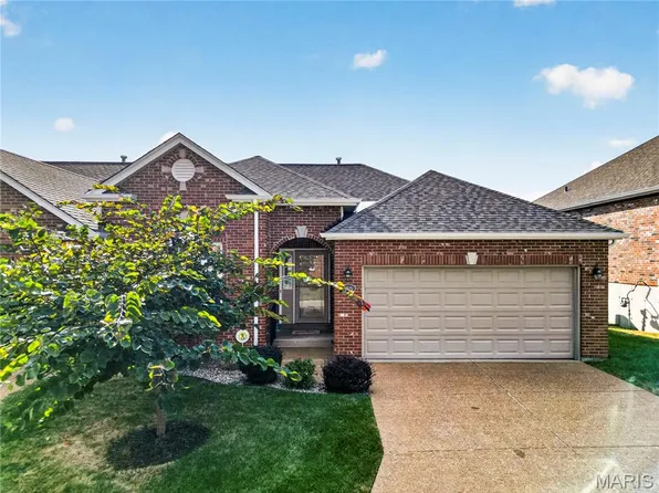 6025 Glennaire Dr, Saint Louis, MO 63129