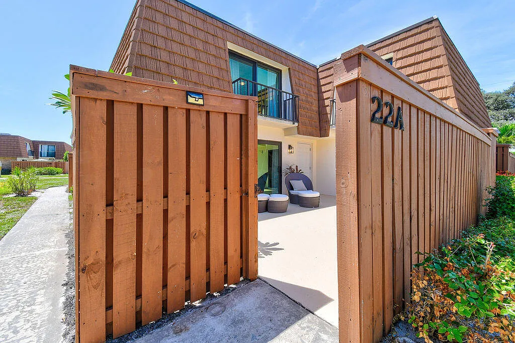2 bed, 2.5 bath, 1325 sqft, $3,950 — Photo 3