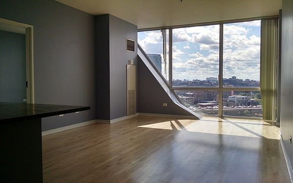3rd image of 510 W Erie St #3-5