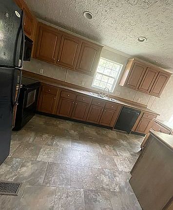 5th image of 140 Ballpark Rd