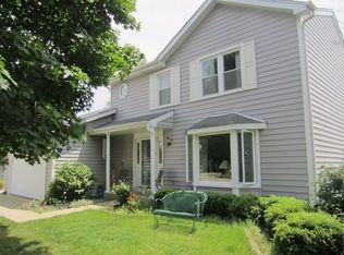 204 Springbrook Ct, McHenry, IL 60050