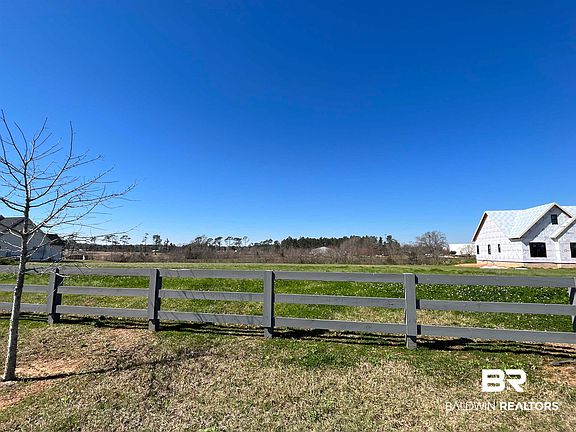 3rd image of 5 Gallery Blvd