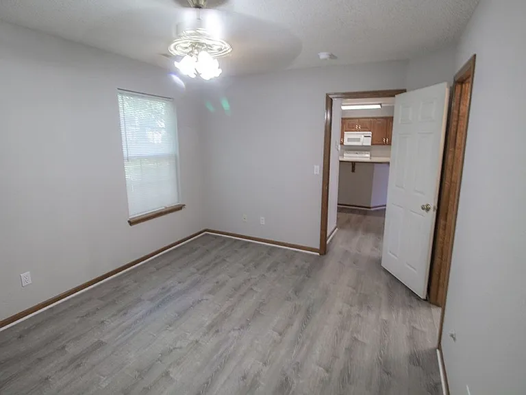 1316 Valley Creek Ln — Photo 14