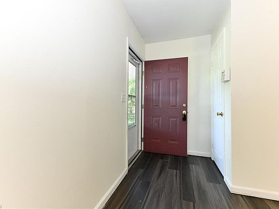 5th image of 915 Ashe St