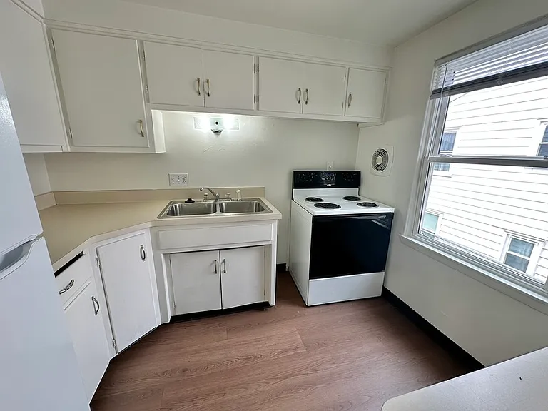 1095 Gillingham Rd #D — Photo 5