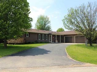 5692 School Rd, Chadwick, IL 61014