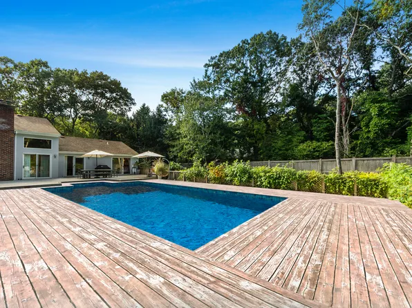 https://photos.zillowstatic.com/fp/d80a5eb02b4eb1e02ad6ce5b889bd6a9-p_e.webp