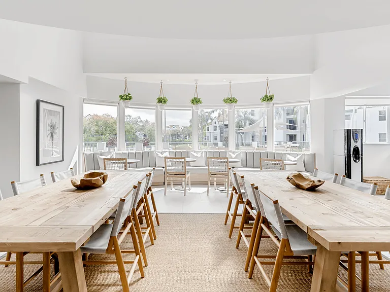 Sheridan Ocean Club Apartments — Photo 21