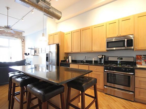 3rd image of 1631 S Michigan Ave APT 208