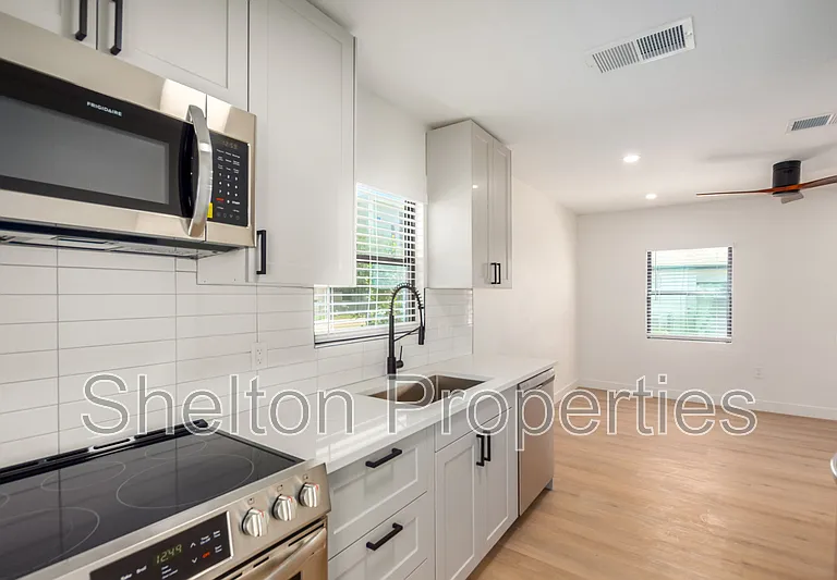 616 N 10th Ave #H — Photo 7