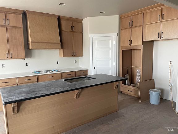 3rd image of 640 Full Moon Way
