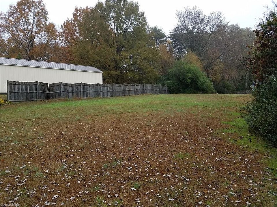 2nd image of 816 Summit Rd