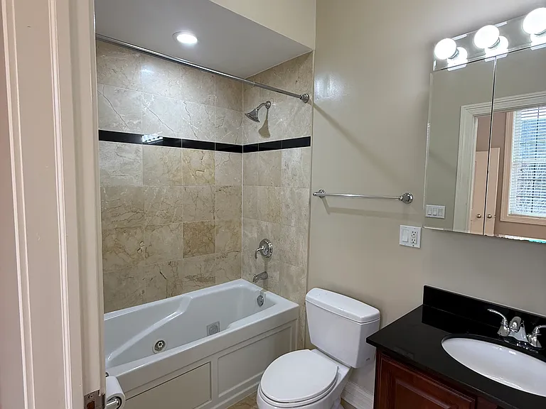 2338 W Morse Ave #4A — Photo 11