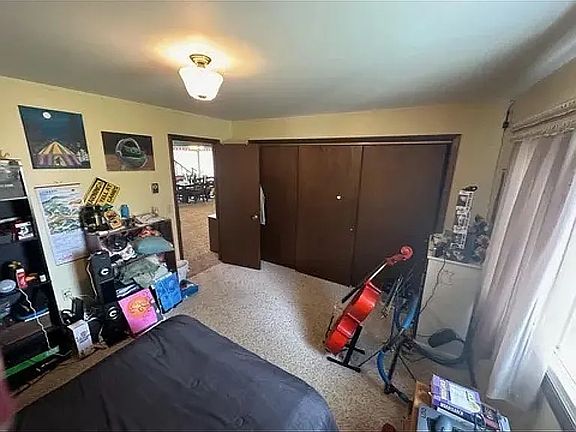 5th image of 252 W Kooi St