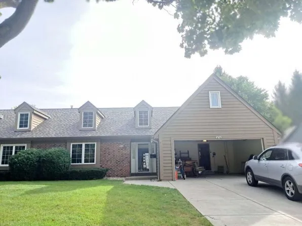 3850 South Oakbrook DRIVE, Greenfield, WI 53228