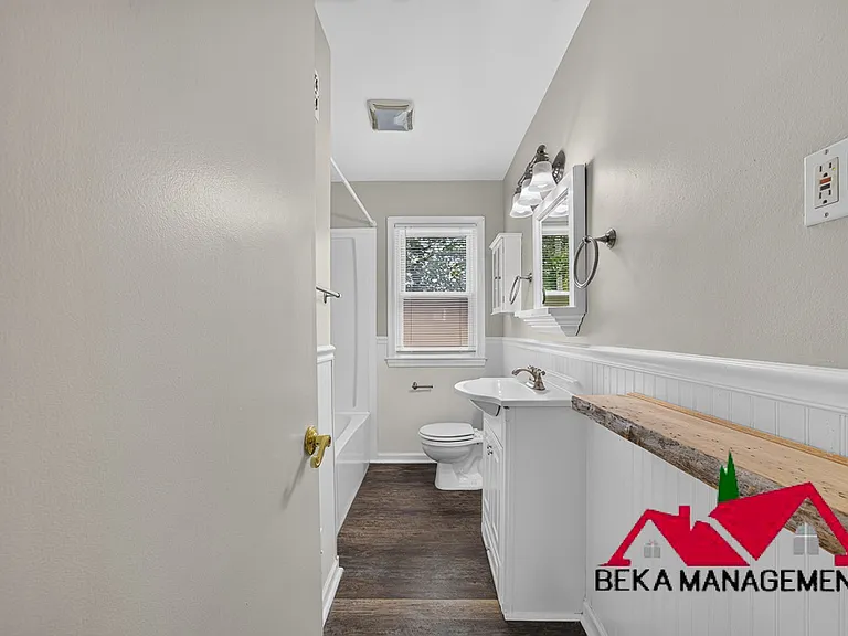 4427 W Forteen Mile Rd — Photo 8
