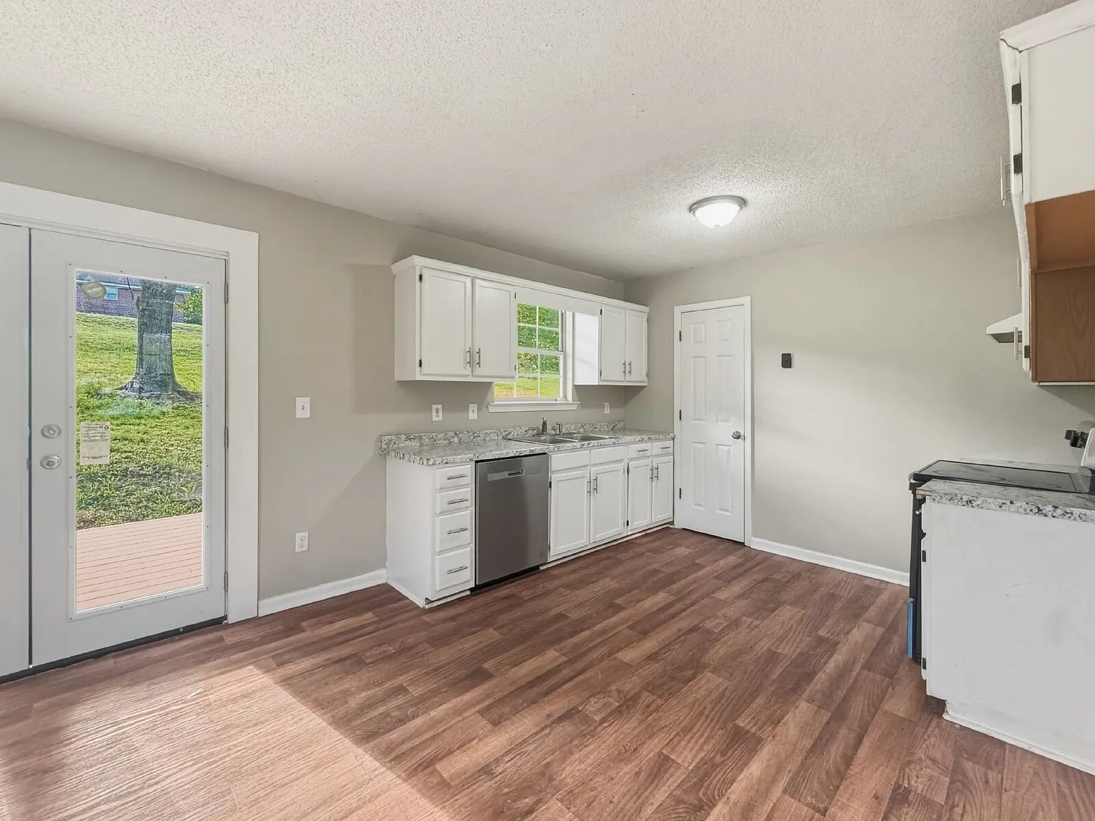 3 bed, 2.0 bath, 1100 sqft, $1,540 — Photo 4