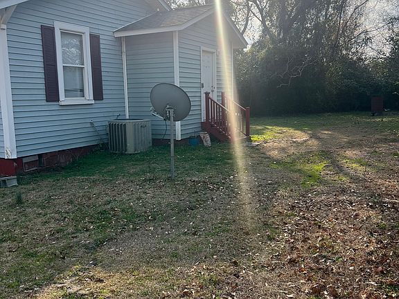 3rd image of 1802 New Bern Ave