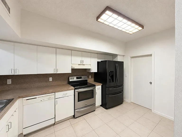 11862 SW 98th Ter — Photo 16