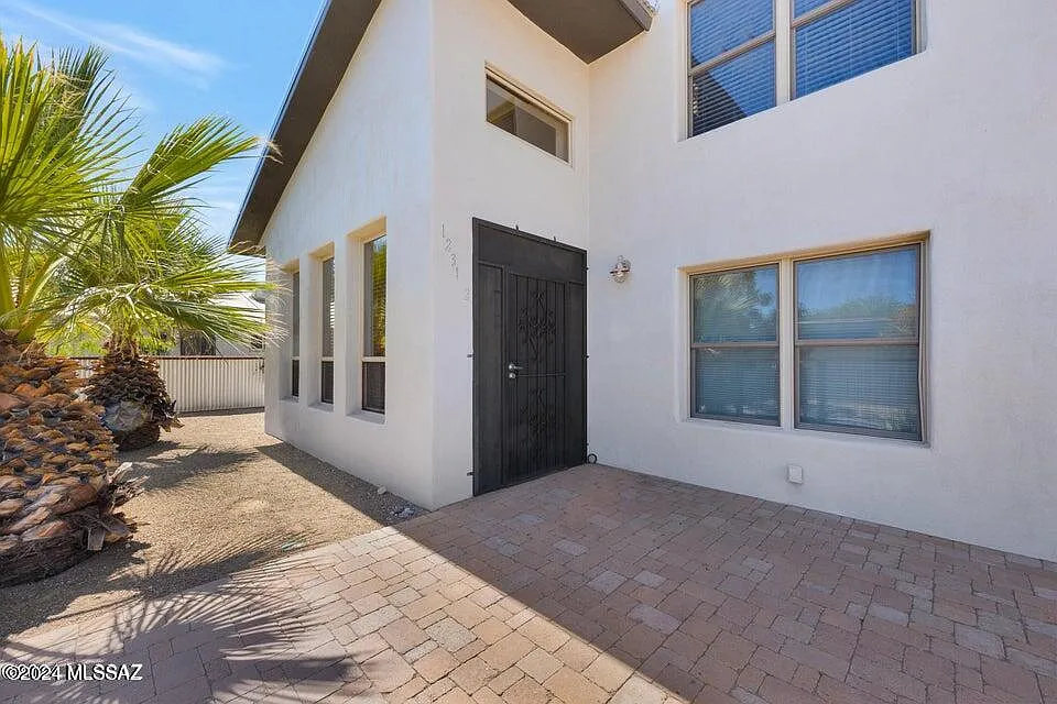 2 bed, 2.0 bath, 1175 sqft, $2,200 — Photo 2