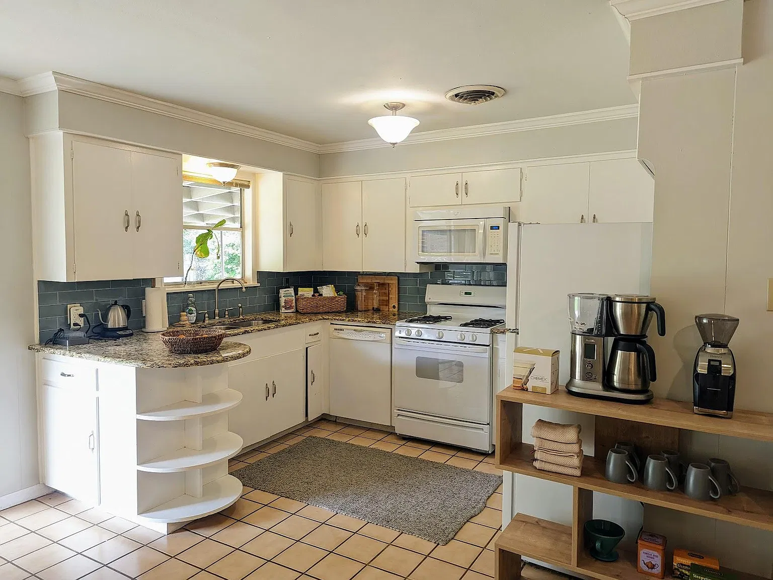 619 Long Bow Ln — Photo 2