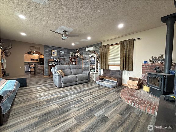 2nd image of 10578 NE 10 Road