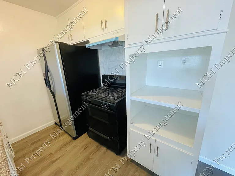 6051 Romaine St — Photo 6