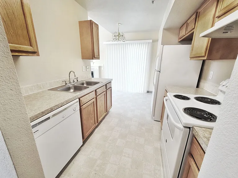 1008 S Locust St — Photo 4