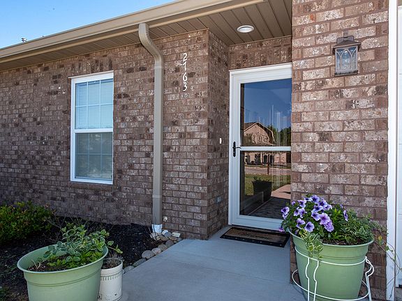 3rd image of 2763 Waters Place Dr