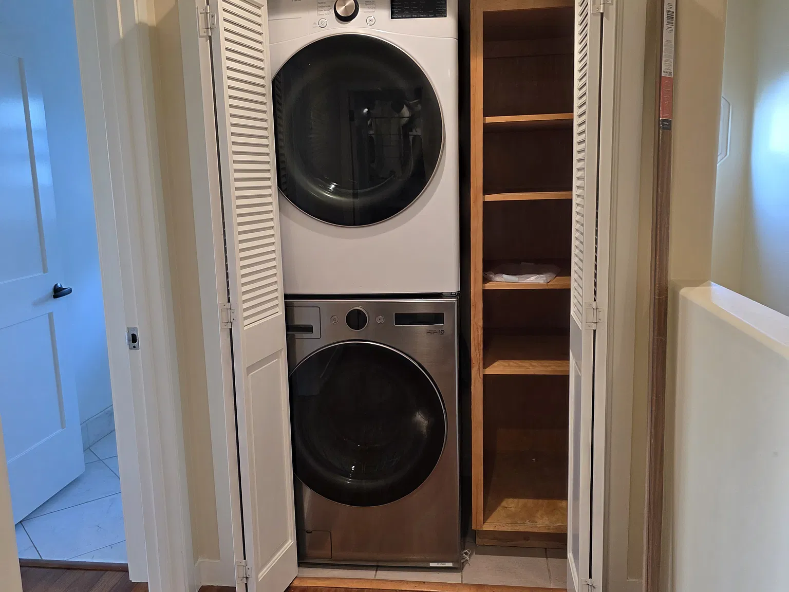2 bed, 2.5 bath, 1329 sqft, $5,500 — Photo 4