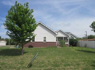 1311 N Stewart St, Wellington, KS 67152