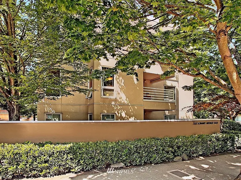 535 Summit Ave E #102 — Photo 1