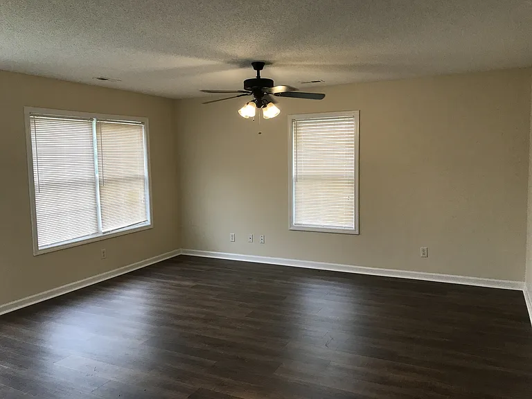 482 Wallingford Cir — Photo 6