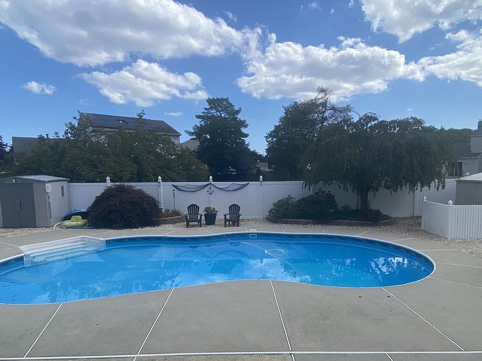 1st image of 629 Garfield Ave Floor 1