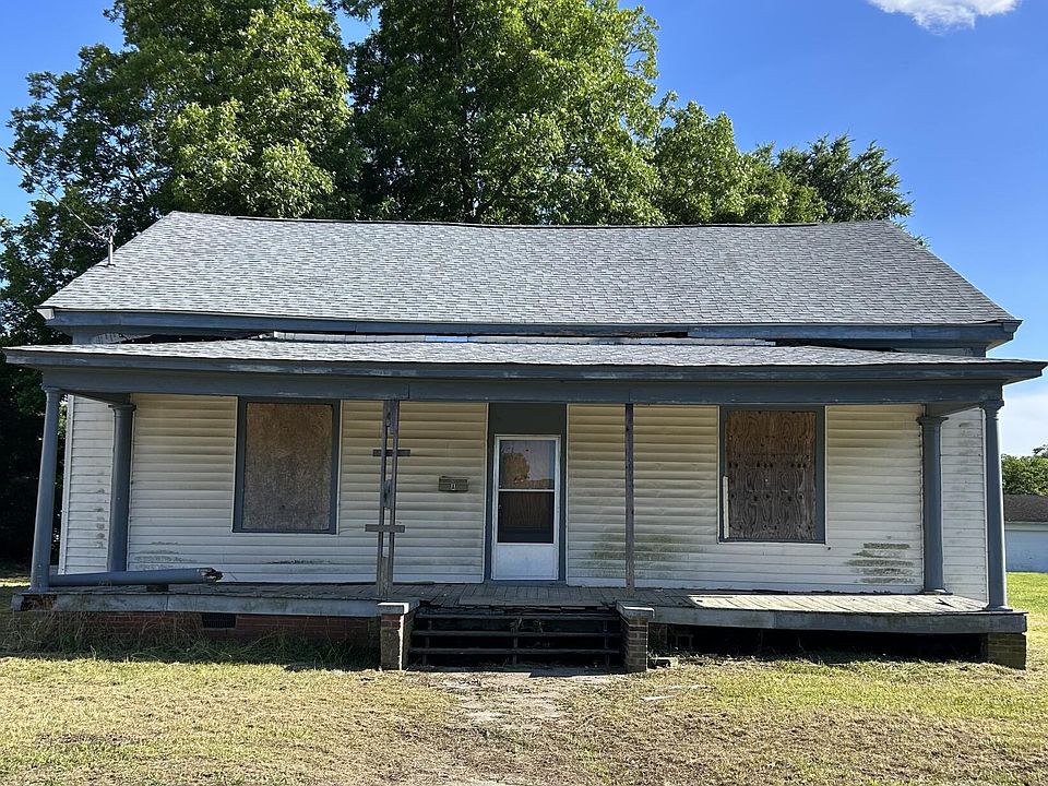 1st image of 210 E 10th Street