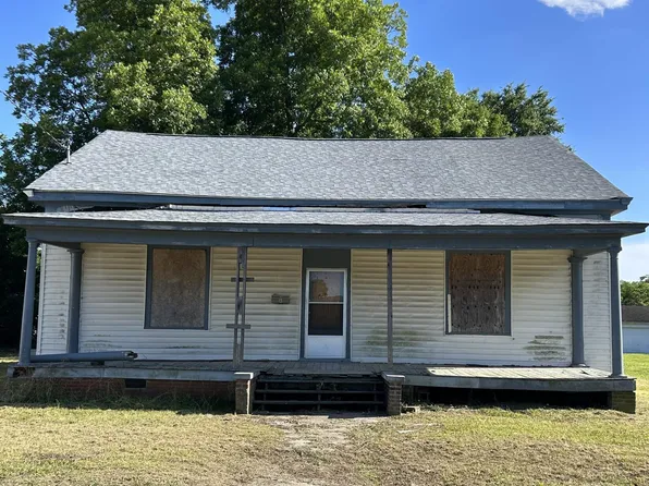 210 E 10th Street, Scotland Neck, NC 27874