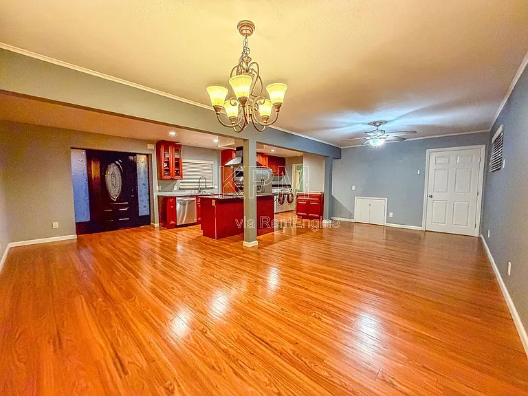420 E Hampton St #B — Photo 3