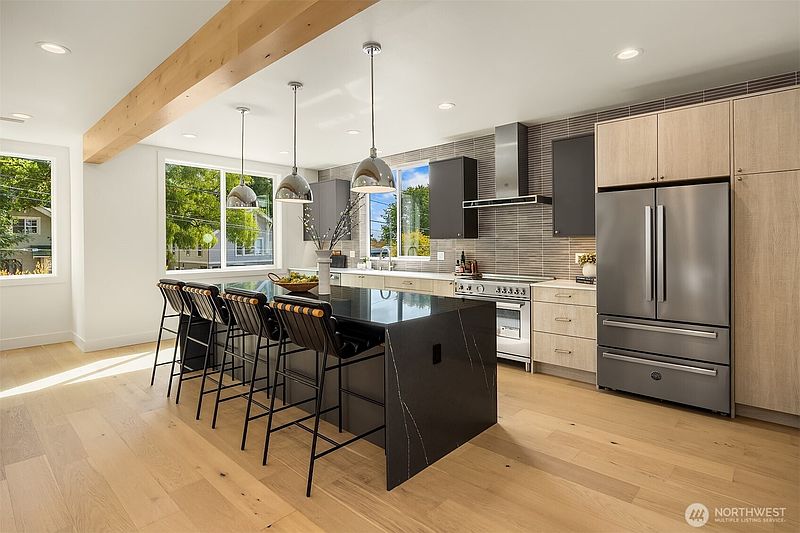 3rd image of 4413 2nd Avenue NE