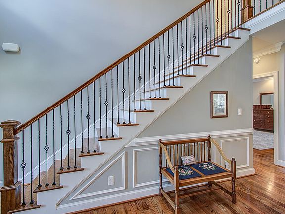 4th image of 1261 Ivy Creek Dr