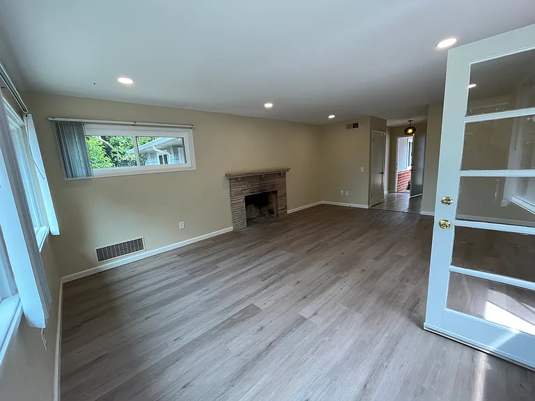 49 Meadow View Rd — Photo 5