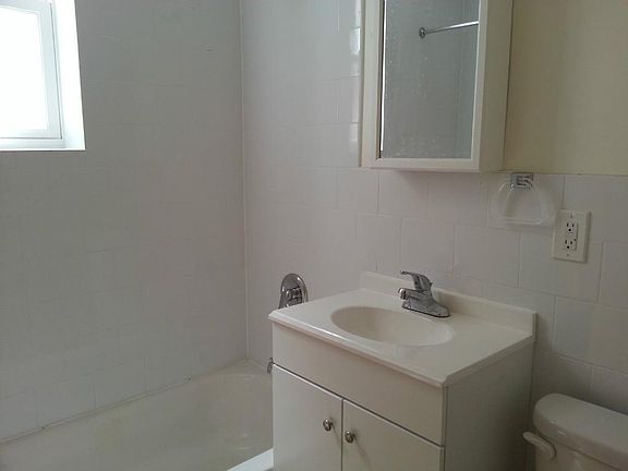 4th image of 2578 Bedford Ave #3