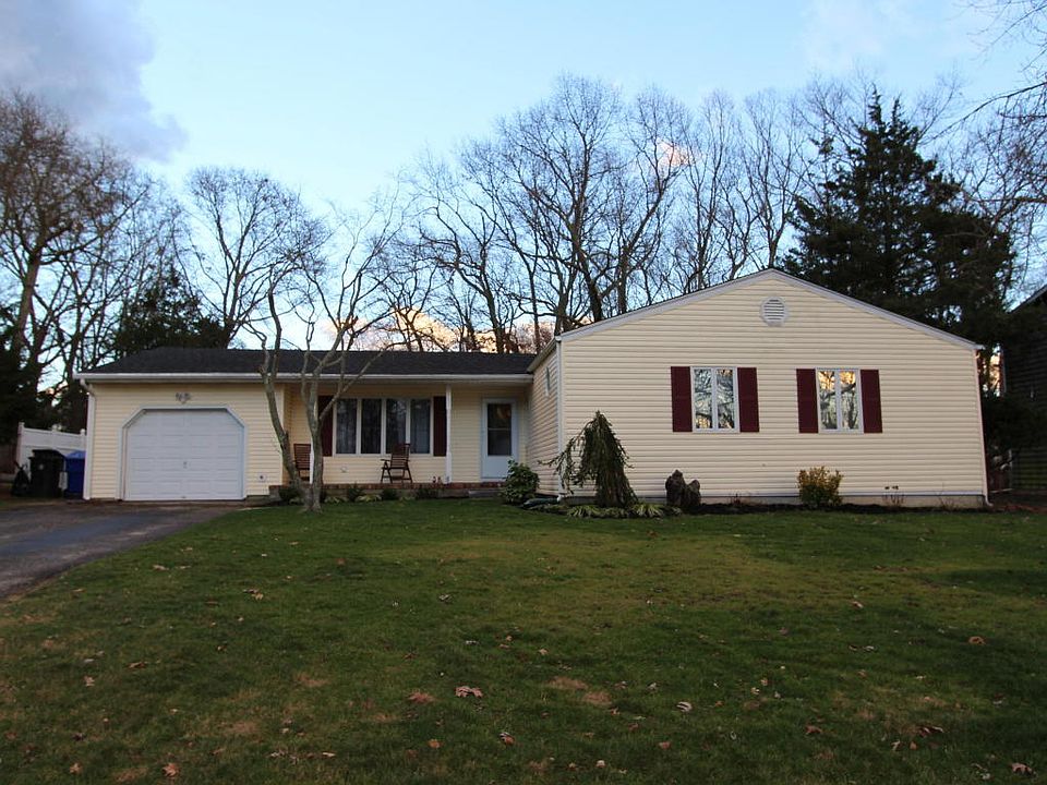 1st image of 899 Brookside Dr