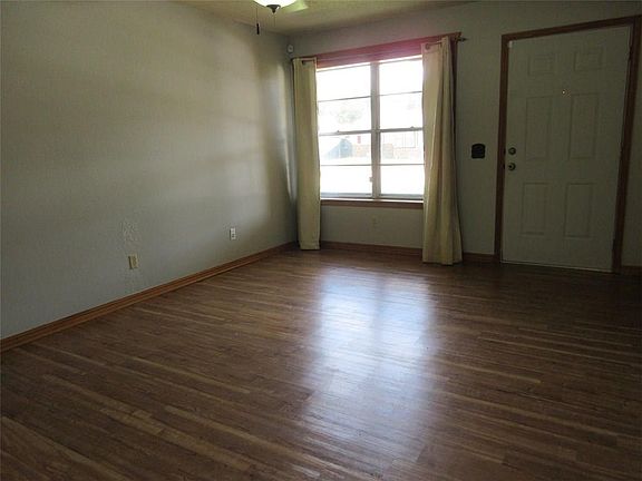 4th image of 921 Holoway Dr