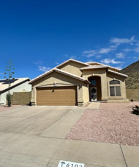 6102 W Fallen Leaf Ln — Photo 1